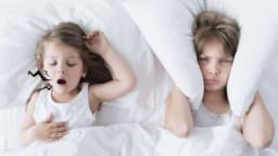 Nạo VA xong bé vẫn ngủ ngáy: Dấu hiệu cảnh báo rối loạn hô hấp khi ngủ