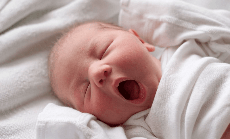 Bé ngủ ngáy do nguyên nhân gì?