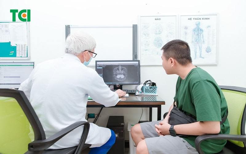 Nên ưu tiên những phòng khám có cả chuyên khoa nội và phòng cấp cứu