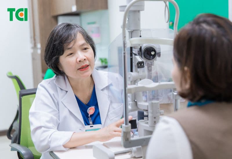 Làm cách nào để hết đau mắt đỏ an toàn?