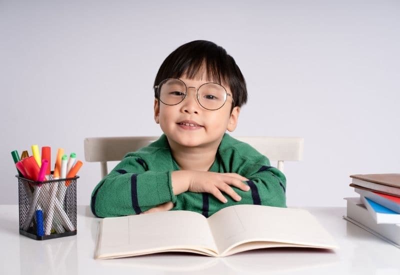 Mức độ cận thị thường được đo bằng đơn vị diop (D).