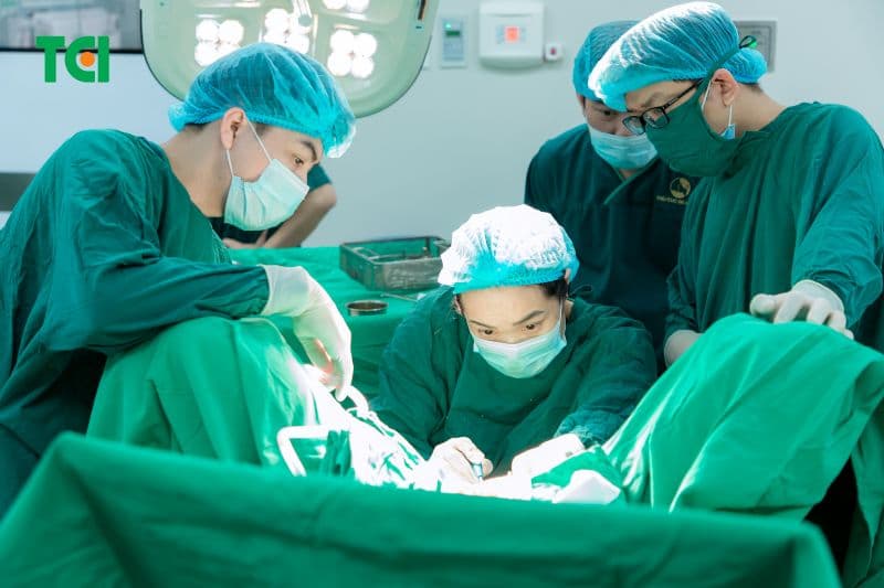 Kỹ thuật loại bỏ polyp được lựa chọn dựa trên đặc điểm tổn thương và chỉ định chuyên môn của bác sĩ.