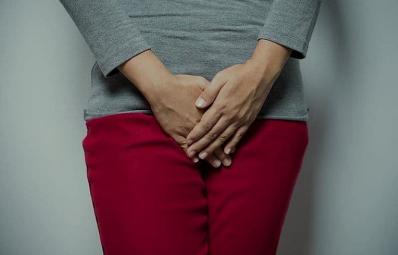 Viêm âm hộ có thể khởi phát với các triệu chứng nhẹ như ngứa hoặc hơi rát