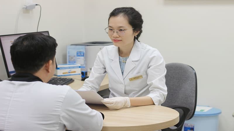 Công việc của bác sĩ da liễu trong khám và điều trị bệnh