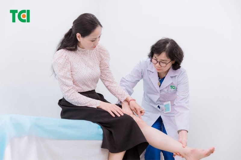 Nhờ thăm khám lâm sàng, bác sĩ có thêm cơ sở định hướng nguyên nhân và lựa chọn xét nghiệm phù hợp