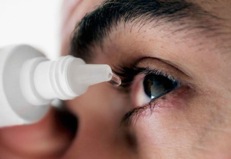 đau mắt đỏ chảy nước mắt