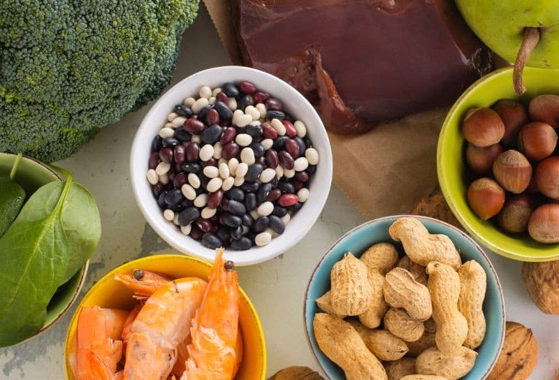 Chế độ ăn cân bằng và bổ sung đủ axit folic là bước quan trọng khi chuẩn bị mang thai.