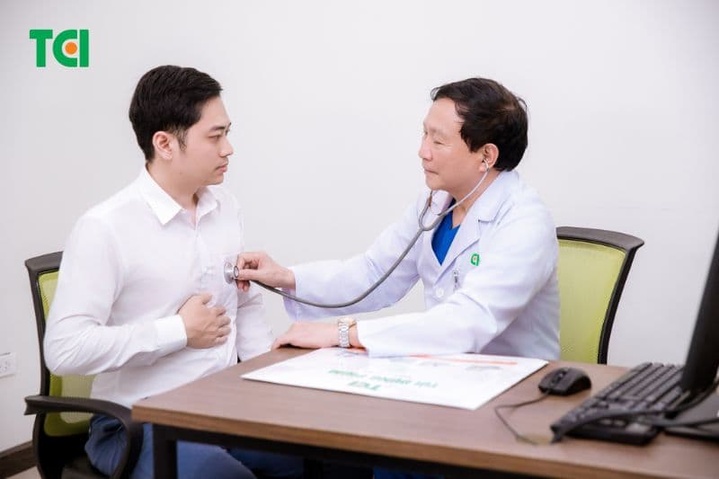Chuyên gia tim mạch giàu kinh nghiệm tại Thu Cúc TCI giúp kiểm soát huyết áp hiệu quả.