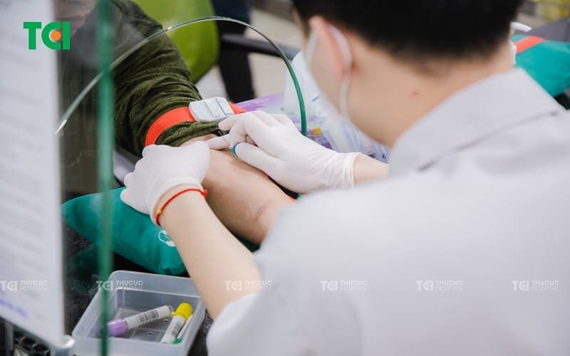 Thực hiện xét nghiệm để bước vào điều trị ung thư máu