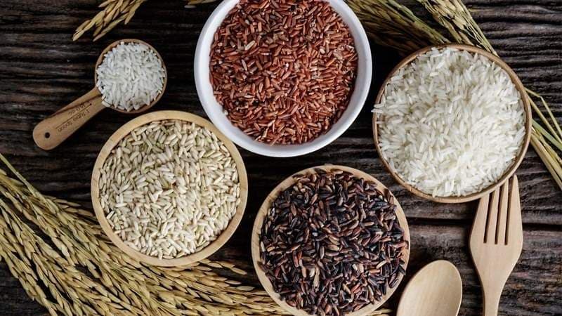 Dinh dưỡng trong gạo lứt có vitamin nhóm B, vitamin E, magie, phốt pho, sắt và một số khoáng chất khác