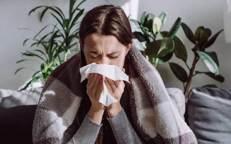 Các biểu hiện như đau thượng vị kéo dài, nhanh no, chán ăn, sụt cân không rõ nguyên nhân, nôn kéo dài, thiếu máu, nôn ra máu hoặc đi ngoài phân đen cần được khám chẩn đoán sớm, không nên chờ đến lịch tầm soát định kỳ.