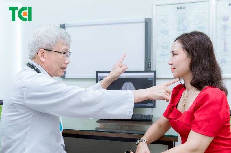 Bác sĩ thần kinh được đào tạo chuyên sâu và chuyên chẩn đoán, theo dõi và điều trị các bệnh liên quan đến não, tủy sống, dây thần kinh ngoại biên và hệ thống thần kinh - cơ.