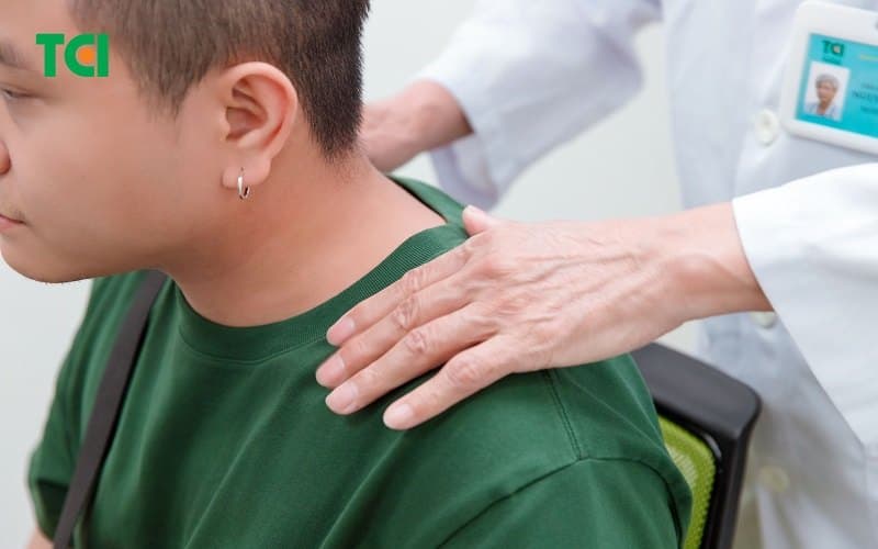 Thăm khám lâm sàng với bác sĩ tại phòng khám ĐKQT Thu Cúc Hải Phòng