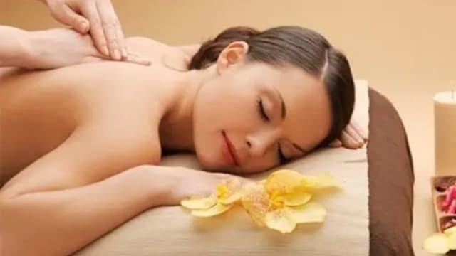 Massage bấm huyệt: Chìa khóa cải thiện sức khỏe toàn diện theo y học cổ truyền