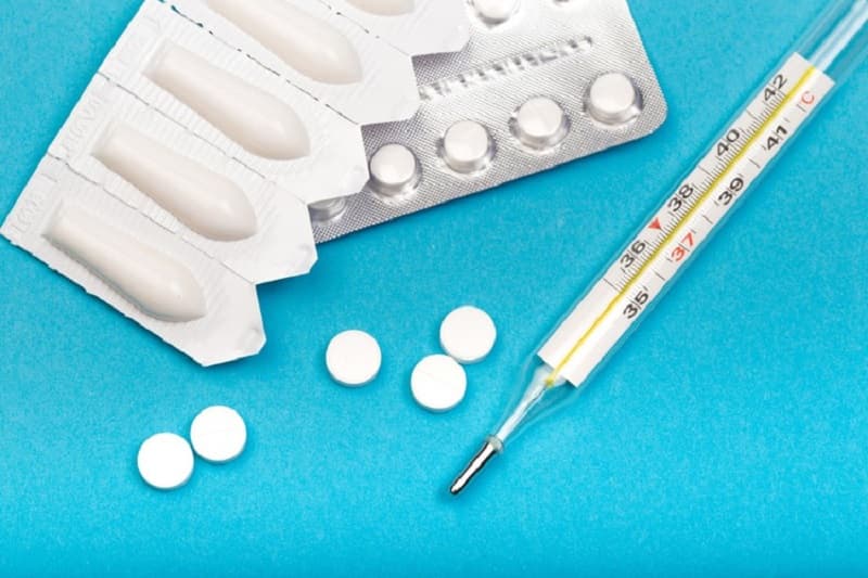 Thuốc hạ sốt là dược phẩm giúp giảm tạm thời các triệu chứng nóng sốt và đau nhức cơ thể