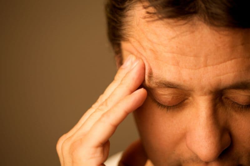 Đau đầu Migraine có thể xảy ra do căng thẳng, stress nhưng cũng có thể do lối sống, di truyền…