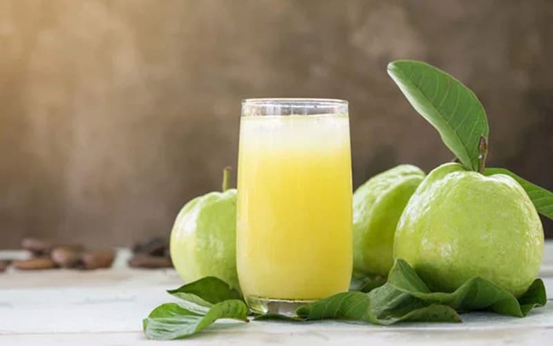 Một ly nước ép ổi là giải pháp tuyệt vời cho các mẹ bầu