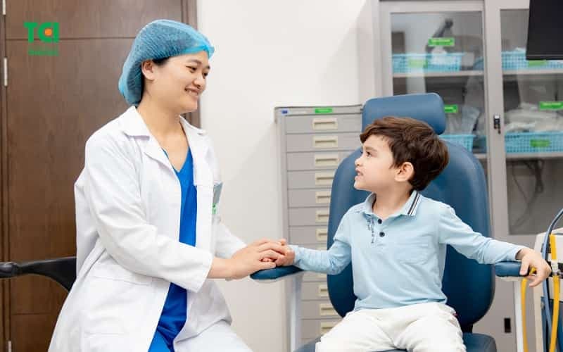 Ưu tiên chọn phòng khám có bác sĩ nhi giỏi chuyên môn, nhẹ nhàng với trẻ