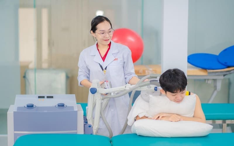 Khám y học cổ truyền kết hợp phục hồi chức năng, hỗ trợ cải thiện các vấn đề cơ xương khớp và đau mỏi kéo dài