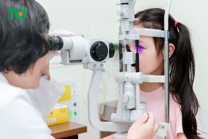 Quy trình khám mắt có thể khác nhau tùy cơ sở y tế, độ tuổi và tình trạng của người bệnh