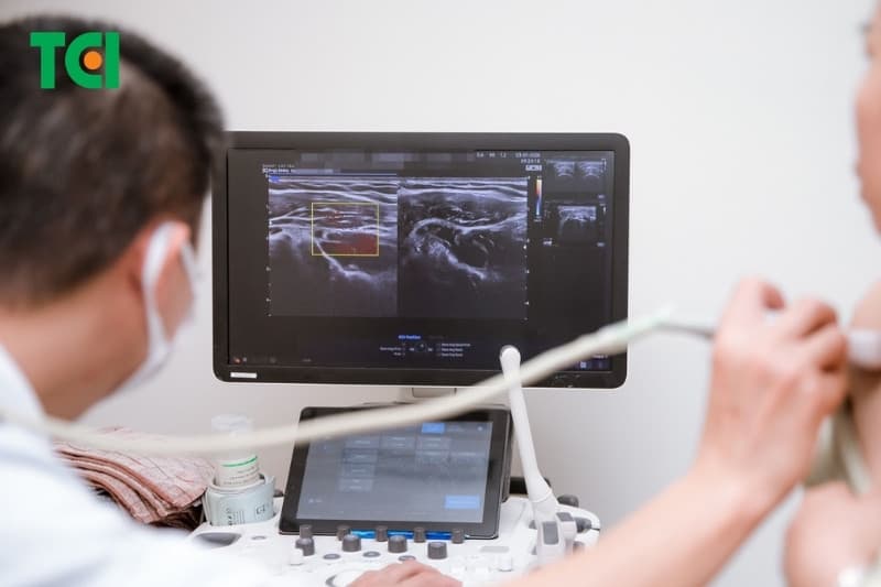 Siêu âm khớp vai giúp đánh giá chi tiết tình trạng viêm, mức độ dày lên của bao gân hay tích tụ dịch khớp