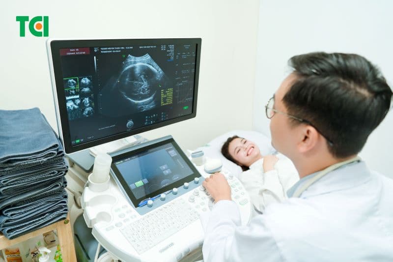 Siêu âm giai đoạn sớm giúp bác sĩ xác định vị trí thai, tuổi thai và đánh giá sự phát triển ban đầu.