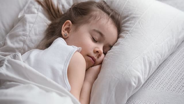 Tại sao trẻ ngủ ngáy? Khi nào là hiện tượng sinh lý, khi nào cần khám?