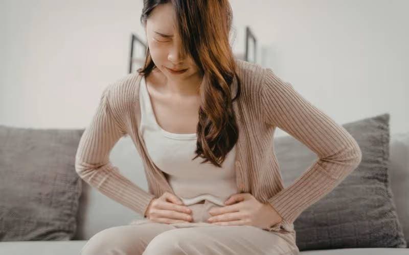 Tự ý sử dụng thuốc điều trị viêm âm hộ khi chưa xác định nguyên nhân có thể khiến triệu chứng kéo dài hoặc che lấp bệnh lý khác