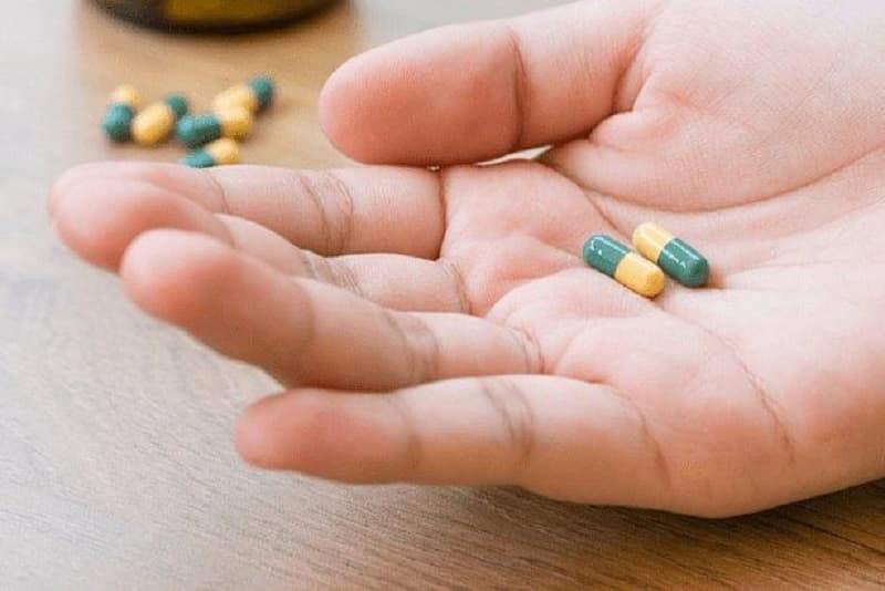 Không ít bệnh nhân có thói quen tự ý tìm mua thuốc trị đau dạ dày tại các hiệu thuốc