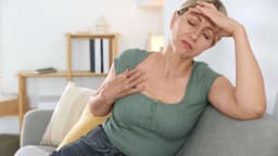Tiền mãn kinh là gì? Từ nguyên nhân đến cách chăm sóc sức khỏe