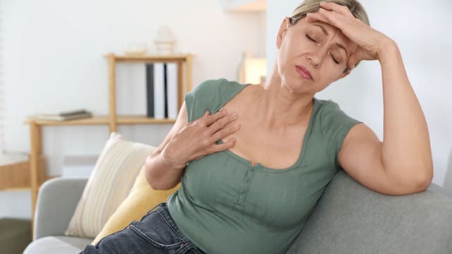 Tiền mãn kinh là gì? Từ nguyên nhân đến cách chăm sóc sức khỏe