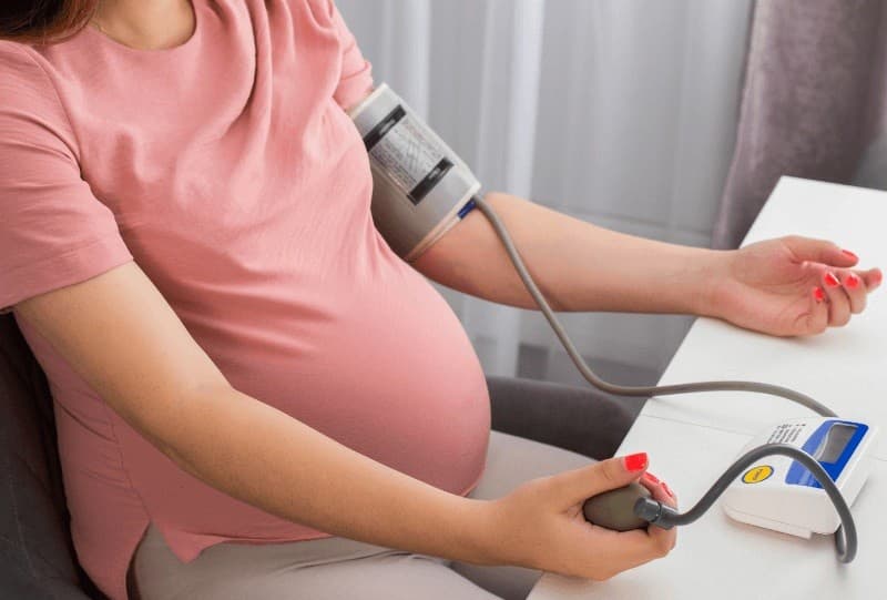 Tăng huyết áp thai kỳ là một trong những dấu hiệu quan trọng cần được theo dõi để phát hiện sớm nguy cơ bệnh.