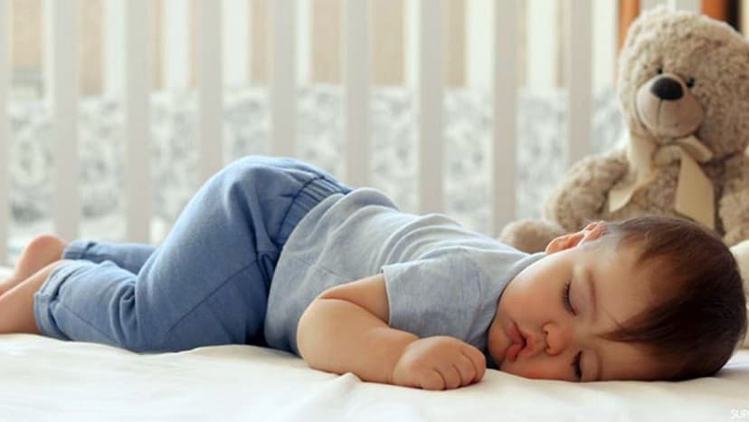 Trẻ 10 tháng ngủ bao nhiêu tiếng 1 ngày? Gợi ý nhịp sinh hoạt khoa học trong ngày