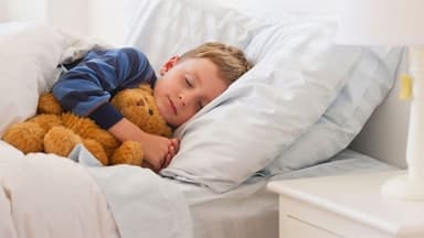 Trẻ 5 tuổi ngủ mấy tiếng 1 ngày?