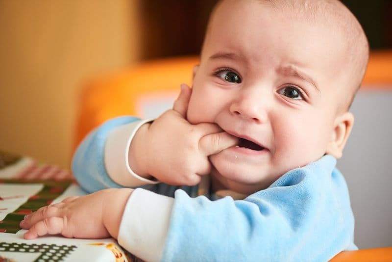 Trẻ thiếu ngủ dễ cáu gắt, không chơi đùa vui vẻ