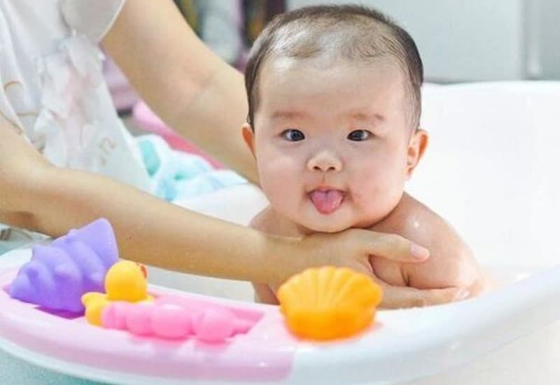 Ở giai đoạn 8 tháng tuổi, nhu cầu ngủ vẫn chiếm phần lớn thời gian trong ngày để hỗ trợ quá trình tăng trưởng và phát triển