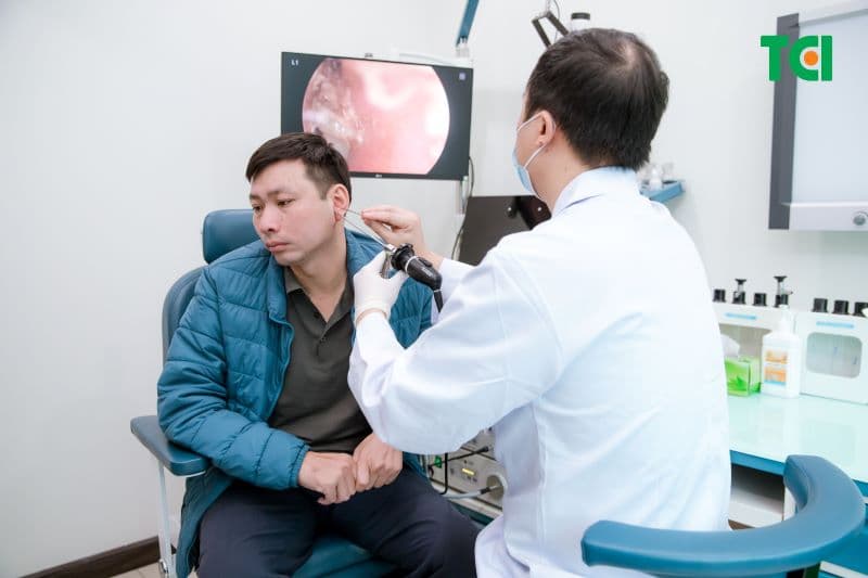 Bạn nên đi khám khi đau tai kéo dài, tái phát thường xuyên hoặc kèm theo ù tai