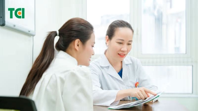 Bác sĩ sẽ chỉ định các bước thăm khám viêm âm hộ dựa trên triệu chứng, tiền sử bệnh và kết quả khám lâm sàng