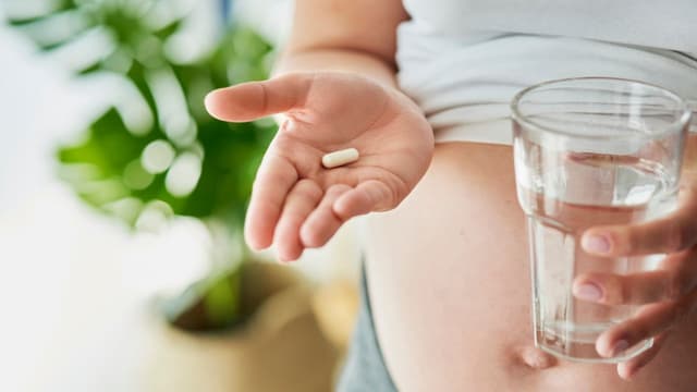 Viên uống bổ sung canxi và vitamin D cho bà bầu: Lợi ích và cách dùng