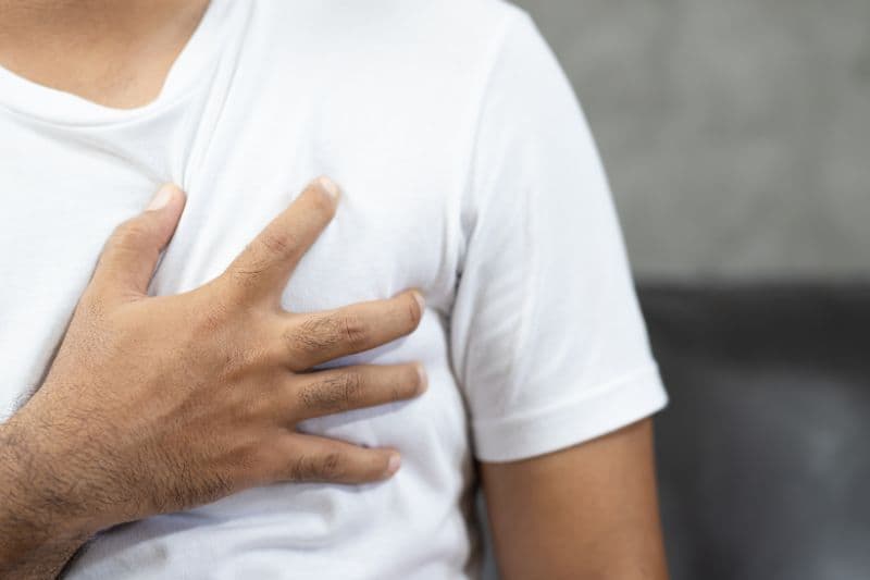 Tình trạng vôi hóa có thể dẫn đến tắc nghẽn mạch vành, làm tăng nguy cơ nhồi máu cơ tim.
