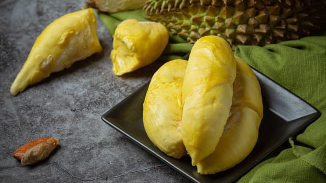 Đẻ mổ ăn được sầu riêng không? Góc giải đáp chi tiết cho mẹ bỉm