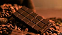 Bầu ăn socola được không và những điều mẹ cần biết?