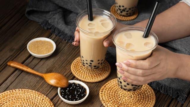 Bầu uống trà sữa được không? Những điều mẹ bầu cần lưu ý khi uống trà sữa