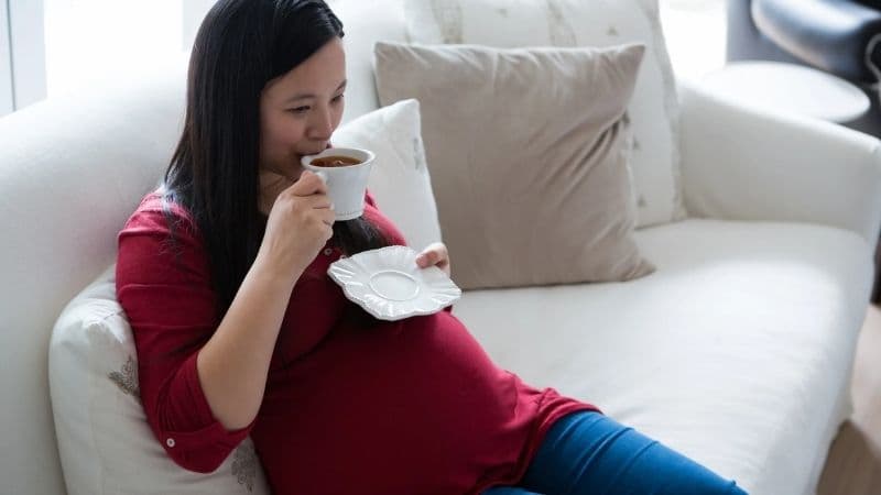 Uống quá nhiều cacao có thể khiến mẹ bầu dư thừa caffeine, gây ảnh hưởng không tốt đến thai kỳ.