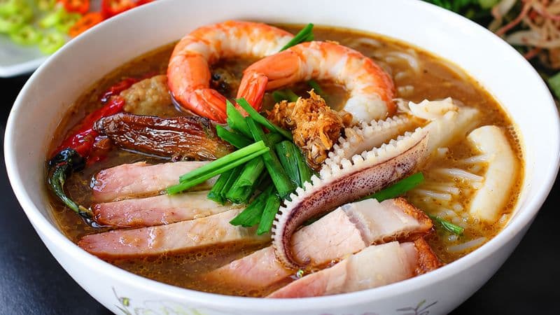 Mẹ bầu nên ưu tiên bún mắm được chế biến từ nguyên liệu sạch, nấu chín kỹ, ăn vừa phải và theo dõi phản ứng của cơ thể sau khi ăn.