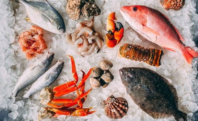 Thực phẩm bà bầu cần kiêng chủ yếu là những món sống và chưa được nấu chín kỹ