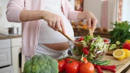 Ăn kiêng khi mang thai có an toàn không? Những điều mẹ bầu cần biết