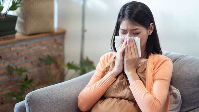 Bà bầu bị cảm cúm nên làm gì? Cách xử trí an toàn cho mẹ và bé