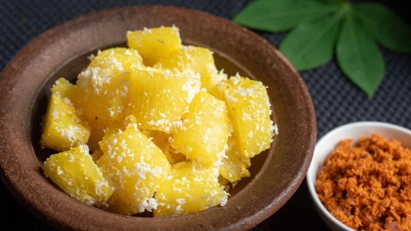 Mẹ bầu chỉ nên ăn củ sắn đã được sơ chế và nấu chín kỹ, tuyệt đối không ăn sắn sống.