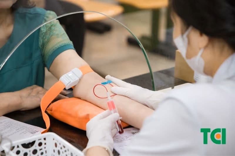 Người nghi nhiễm virus viêm gan nên chủ động đi khám và làm xét nghiệm càng sớm càng tốt